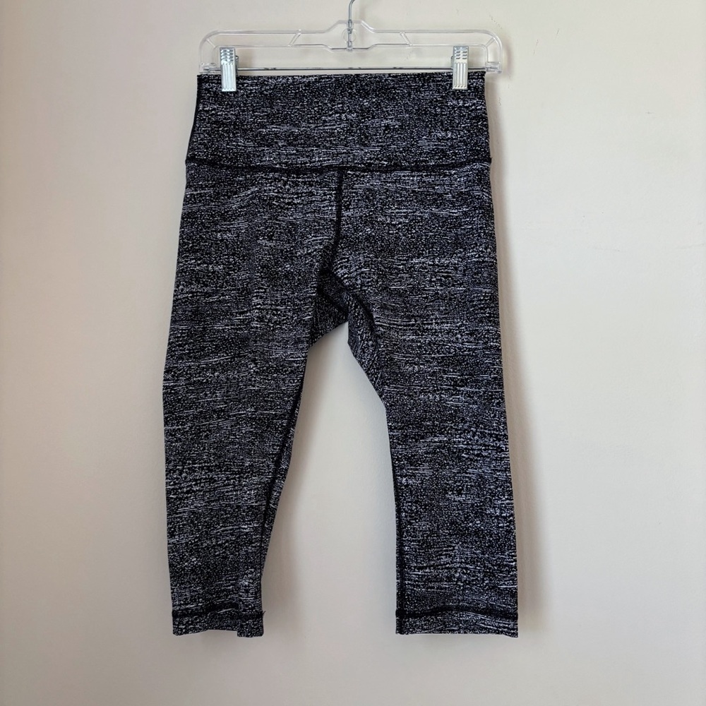 Lululemon Wunder Under 17" Hi-Rise 1/2 Tight Sz 8 Full-On Luxtreme
